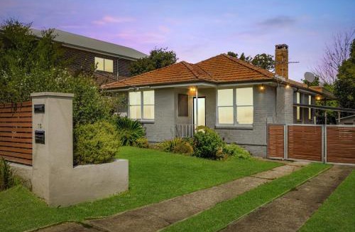 Oatlands House | Big Stylish 3 bed house with Free Parking