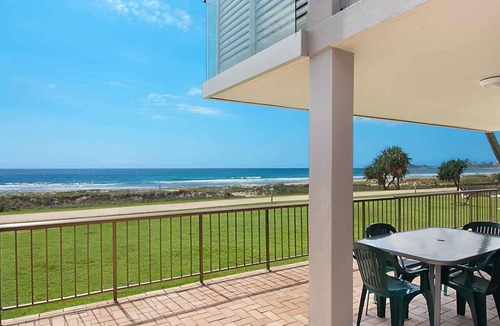 Bilinga Apartment | Bilinga Beach 4 - Absolute Beachfront