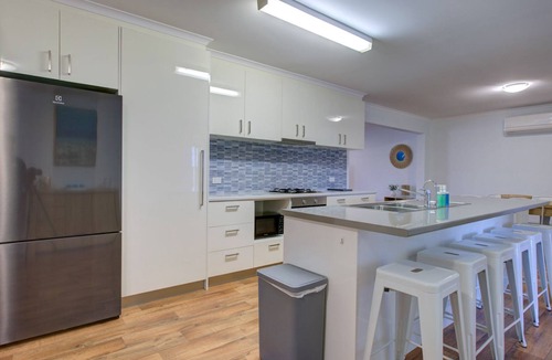 Exmouth House | Billfish - Close to town and across from bushland