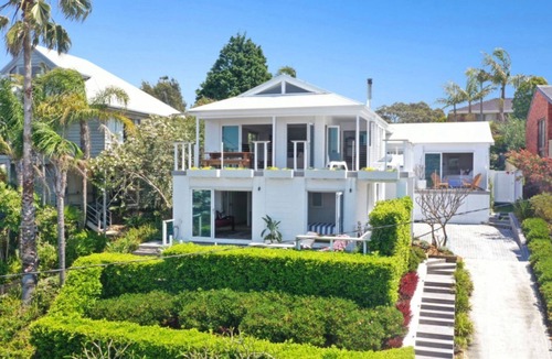 Copacabana House | Billie's Beach House - Plus a View!