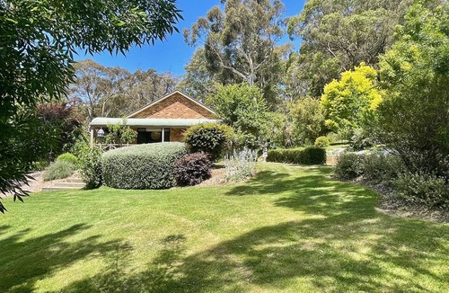 Bundanoon House | Bimbimbie - A peaceful and stylish cottage, on one acre of established gardens.
