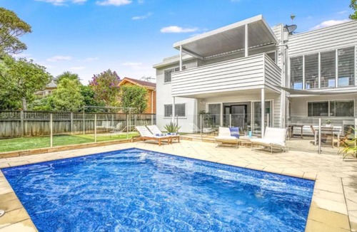 Killcare Heights House | 'Binalong House' by HolidayCo