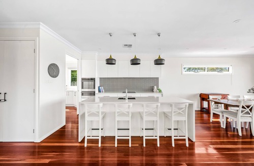 Fishing Point House | ☀️ Biraban Lakefront 🛥 Jetty & Mooring 🏖 Pool 🐶 Dog Friendly
