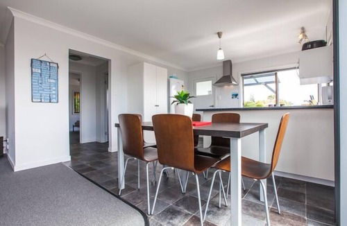 Bridport Cottage | Bircoo Cottage Beach and golf getaway