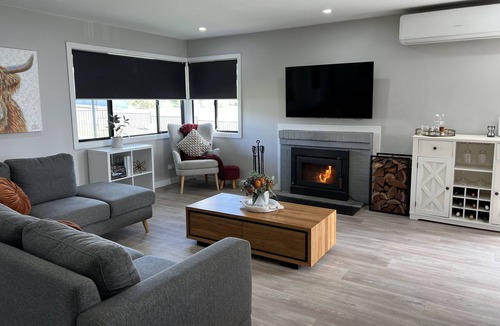Cessnock House | Birdie's - Hunter Valley home with pool