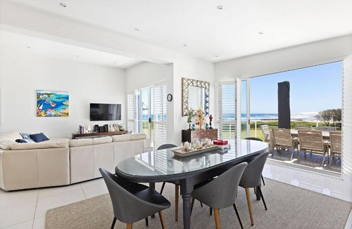 Anna Bay House | Birubi Beach Waterfront