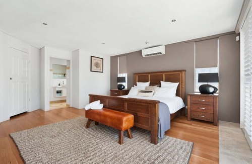 Anna Bay House | Birubi Lighthouse - Whale Watching Splendour