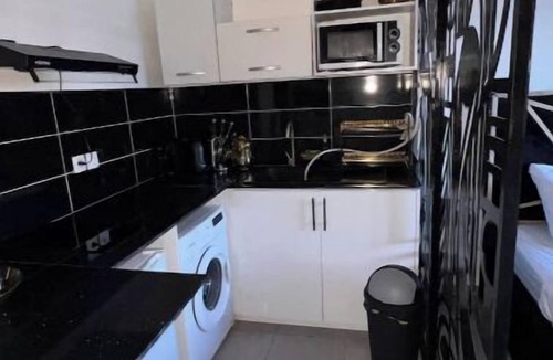 Cayenne Apartment | Black and white