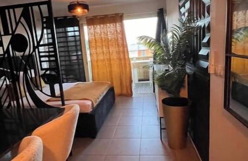Cayenne Apartment | Black and white