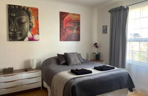 Greenways Landing House | Black Cat Retreat holiday home