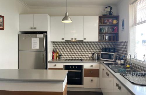 Greenways Landing House | Black Cat Retreat holiday home