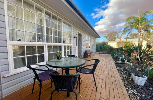 Greenways Landing House | Black Cat Retreat holiday home