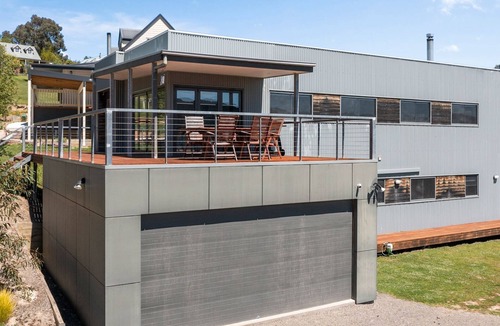 Merrijig House | Black Diamond Merrijig - Sauna & EV Charger - Sleeps 14