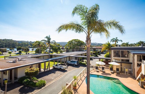 Merimbula Hotel | Black Dolphin Resort Motel & Apartments
