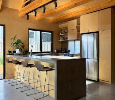 Port Campbell House | Black Pearl - NEW Minimal Style Scandi Beach House