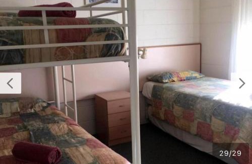 Lakes Entrance Apartment | Black swan motor inn