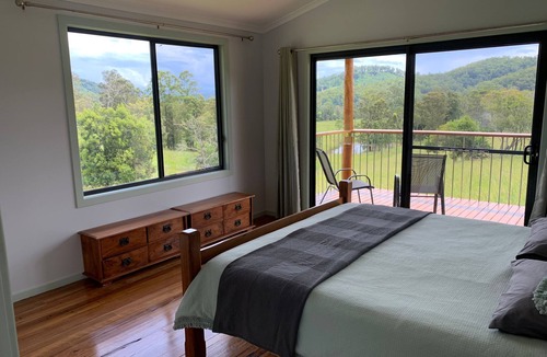 Ellenborough Cottage | Blackbutt Farmstay Cottage