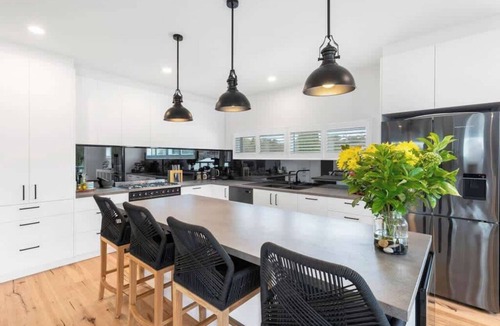 Blairgowrie House | Blair Rise - large 6 bedroom home with solar heating swimming pool