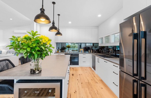 Blairgowrie House | Blair Rise - large 6 bedroom home with solar heating swimming pool