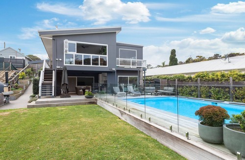 Blairgowrie House | Blair Rise - large 6 bedroom home with solar heating swimming pool