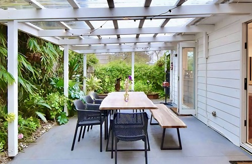 Blairgowrie House | Blairgowrie Beach Cottage with Outdoor Entertaining