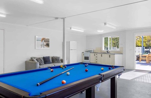Blairgowrie House | Blairgowrie Beachside Retreat, Solar Heated Pool