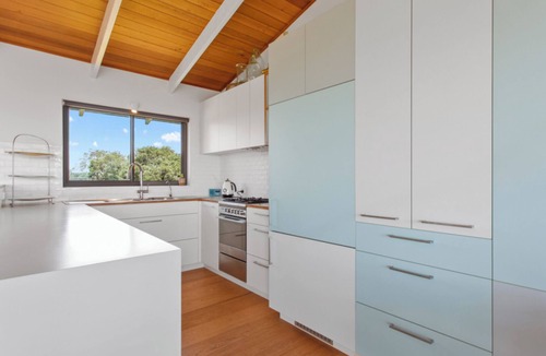 Blairgowrie House | Blairgowrie Views– Relaxing Coastal Retreat with Stunning Bay & Marina Vista