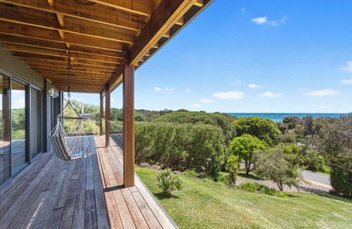 Blairgowrie House | Blairgowrie Views– Relaxing Coastal Retreat with Stunning Bay & Marina Vista