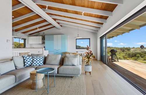 Blairgowrie House | Blairgowrie Views– Relaxing Coastal Retreat with Stunning Bay & Marina Vista