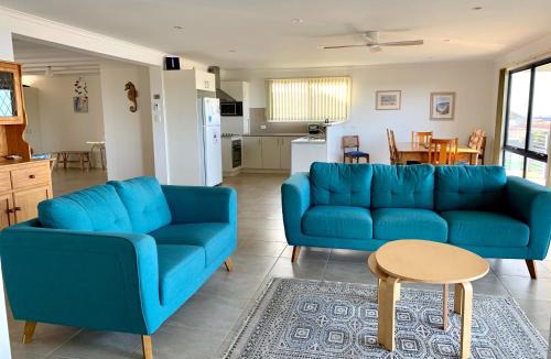 Emu Bay House | Blakeney Holiday House