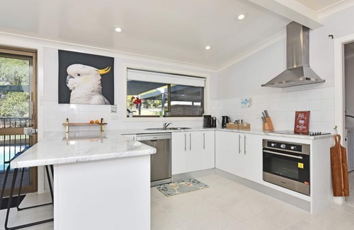 Pokolbin House | Blaxlands Kangaroo Homestead with Hot Tub walk to Concerts and Wineries
