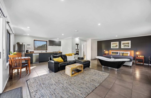 Pomonal Cabin | Blaze Rock Retreat | Private Couples Escape in the Grampians