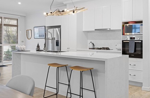 Blue Bay Apartment | Blissful Beachfront Pad / Pet Friendly