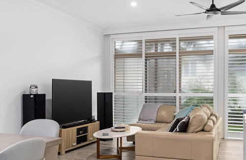 Blue Bay Apartment | Blissful Beachfront Pad / Pet Friendly