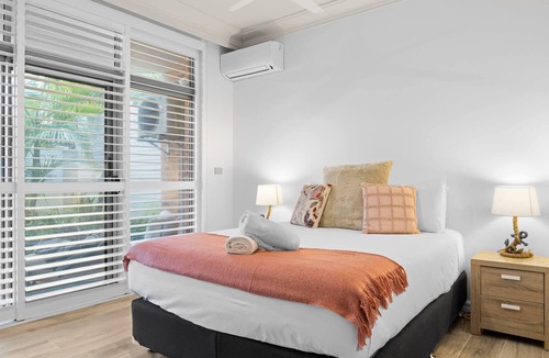 Blue Bay Apartment | Blissful Direct Beach Access Pet-Friendly