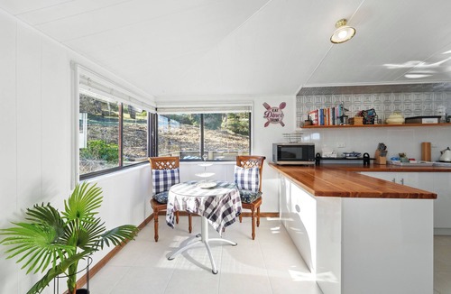 Nubeena House | Blossoms on the Bay - Nubeena