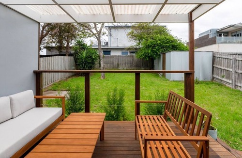 Rosebud House | Blue Bay Cottage, discover this little gem 850m fro the beach