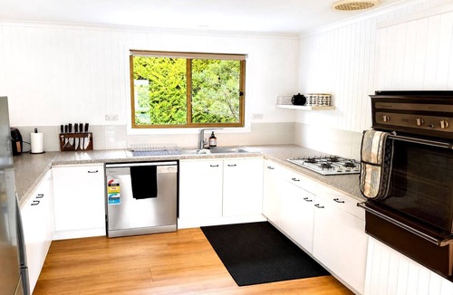Venus Bay House | Blue Bay Escape - welcoming coastal holiday home offers comfortable indoor and outdoor living