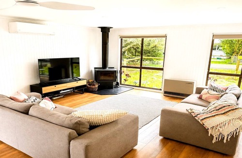 Venus Bay House | Blue Bay Escape - welcoming coastal holiday home offers comfortable indoor and outdoor living