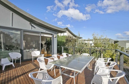 Aireys Inlet House | Blue Datcha I Walk to everything in Aireys!