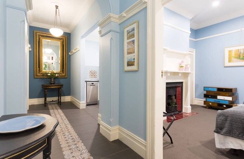 Orange Apartment | Blue Door Apartment | CBD Location, 2 Bed 2 Bath