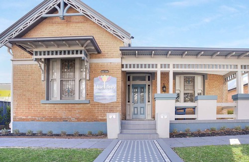 Orange Apartment | Blue Door Apartment | CBD Location, 2 Bed 2 Bath