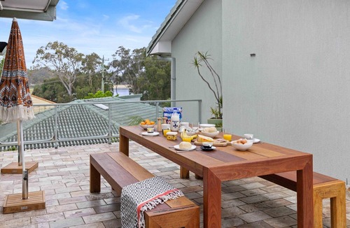 Lake Cathie Apartment | Blue Gum Apt 4 - walk to lake, beach, shops