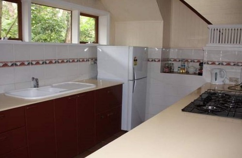 Blackheath Cottage | Blue Gum House has spa, slow combustion fire place, dishwasher, BBQ, internet.