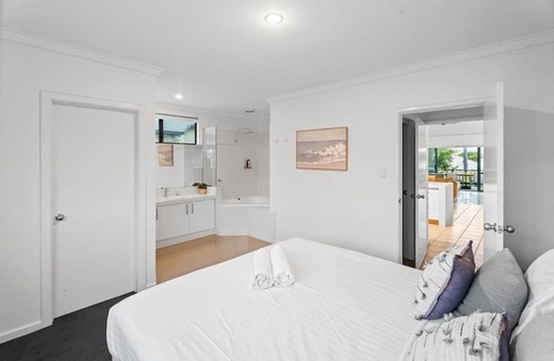 Gnarabup House | Blue Haven Townhouse - Beachside Retreat with Pool Access