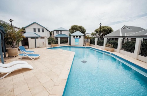 Gnarabup House | Blue Haven Townhouse - Beachside Retreat with Pool Access