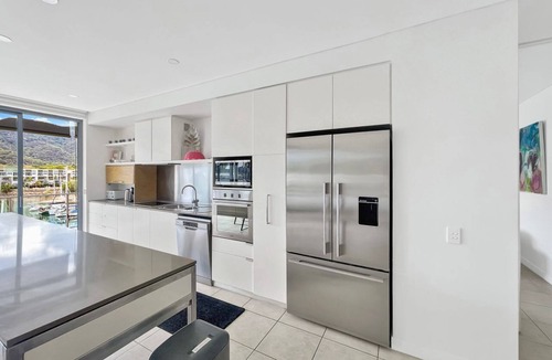 Nelly Bay Apartment | Blue on Blue Penthouse Apartment 335