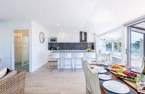 Salamander Bay House | Blue Waters 7 Cook St - Dog Friendly and Water Views