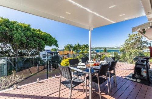 Salamander Bay House | Blue Waters 7 Cook St - Dog Friendly and Water Views