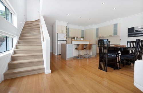 Lakes Entrance House | Blue Waters: Just minutes away from the Lakes Entrance foreshore
